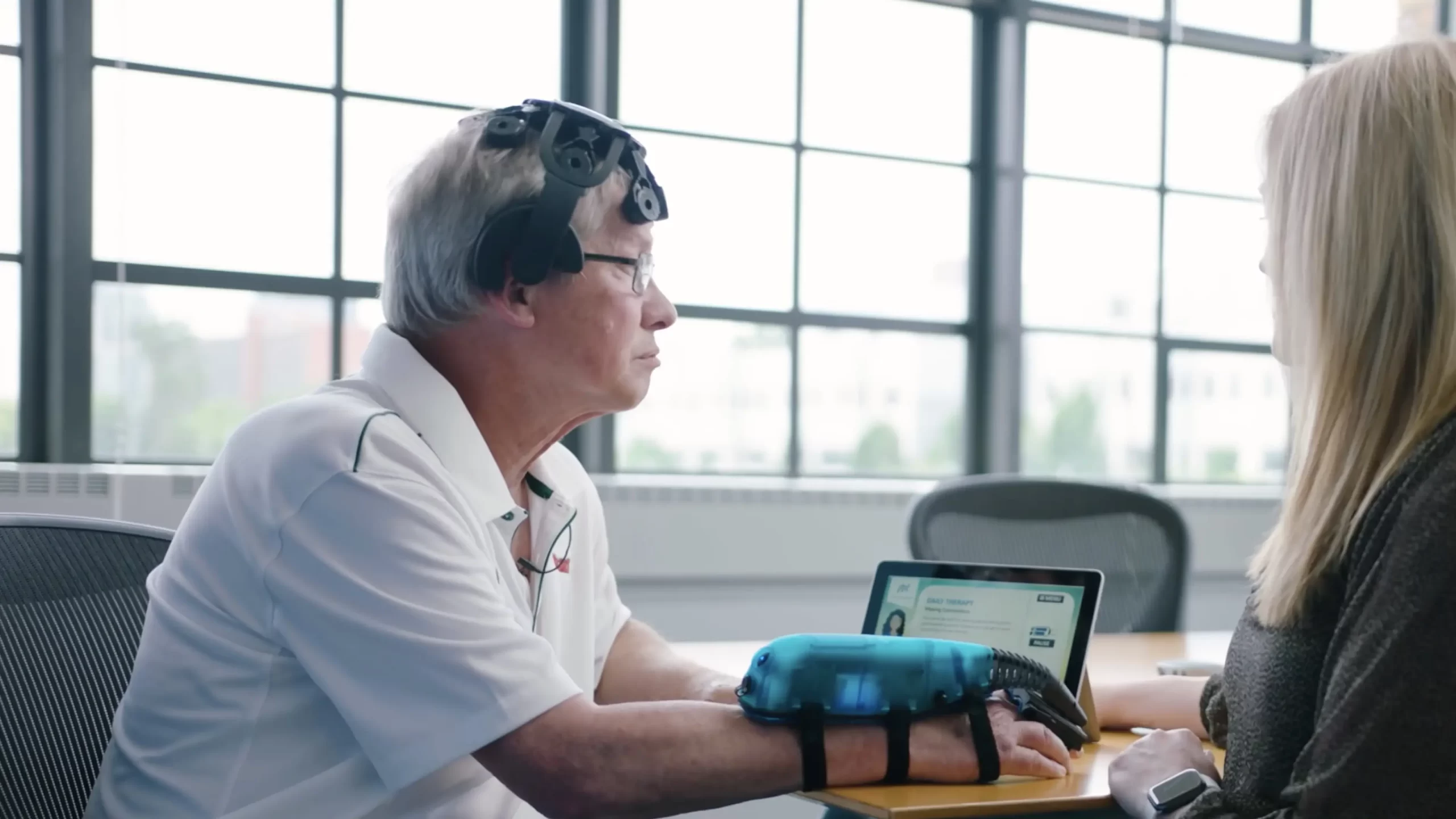 Patient Outcomes - man using Ipsihand at a desk